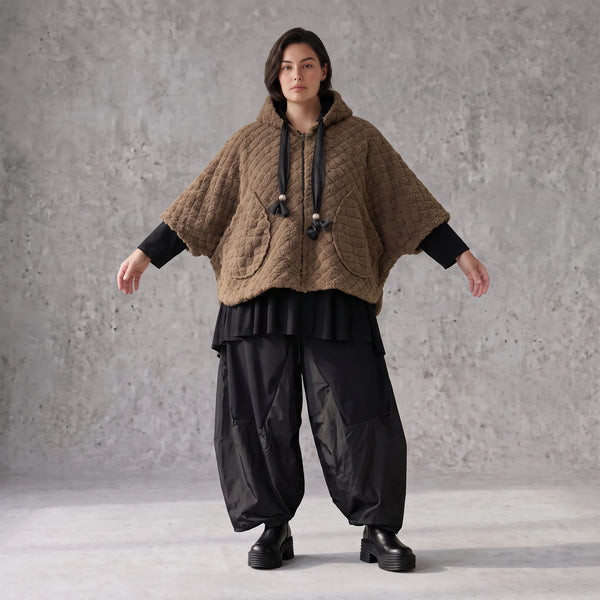 Kuschelige Teddyweste in Beige mit Tüllkombination ärmellos warm für schicke Winterlooks