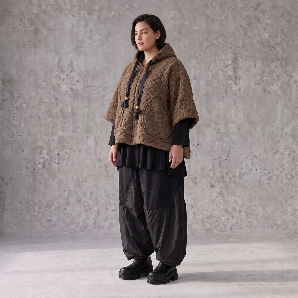 Kuschelige Teddyweste in Beige mit Tüllkombination ärmellos warm für schicke Winterlooks