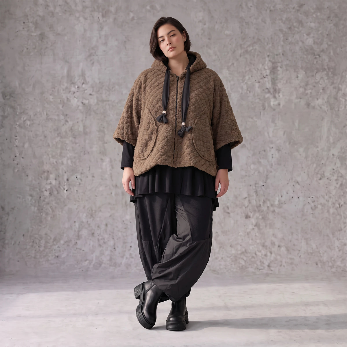 Kuschelige Teddyweste in Beige mit Tüllkombination ärmellos warm für schicke Winterlooks