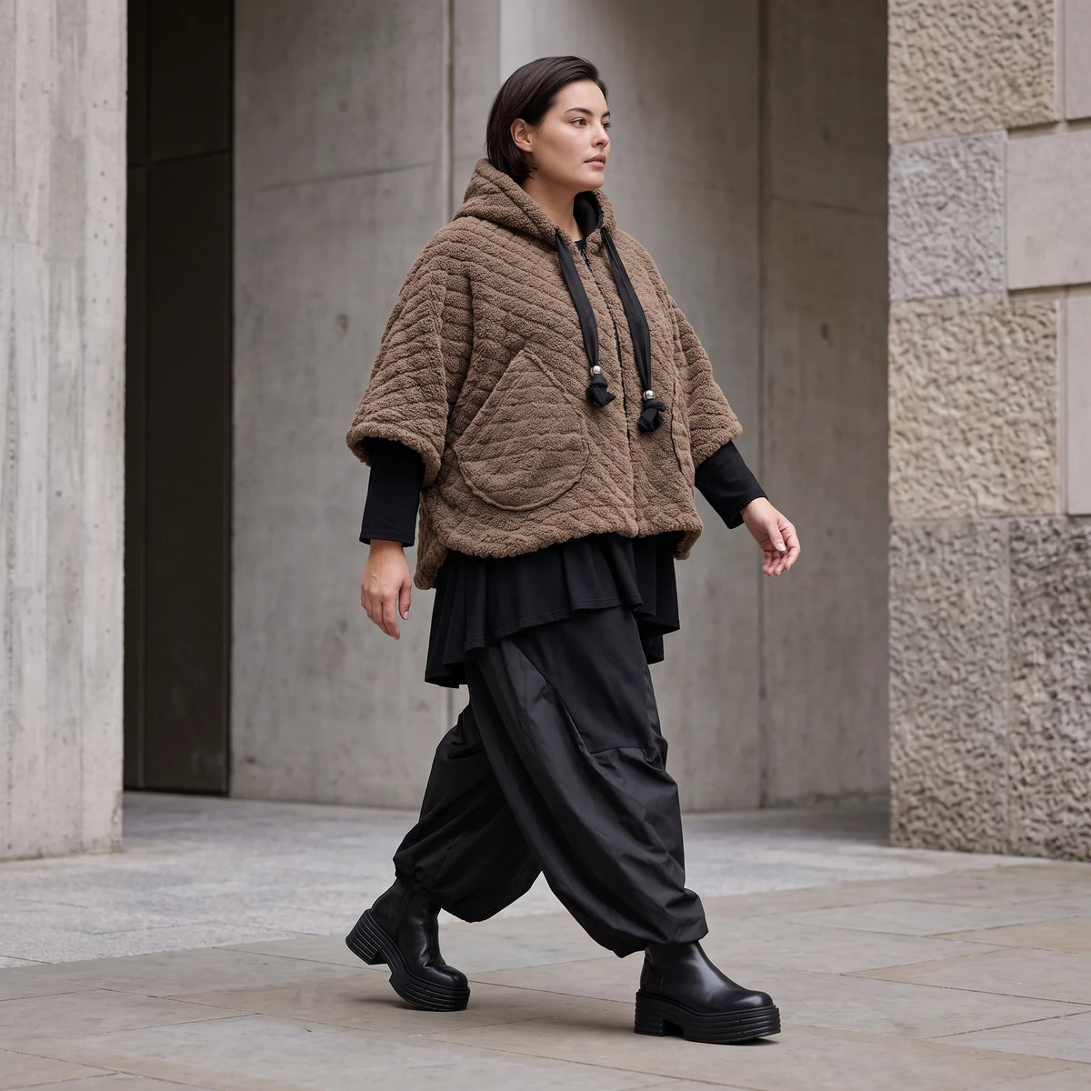 Kuschelige Teddyweste in Beige mit Tüllkombination ärmellos warm für schicke Winterlooks