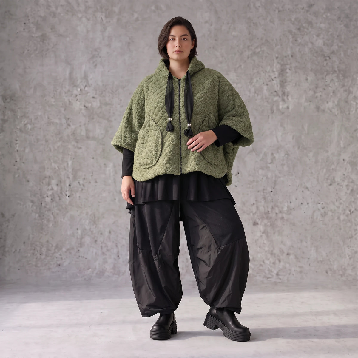 Teddyweste mit Kapuze und Tuelldetails in gerundeter Form weich warm fuer Wintertage