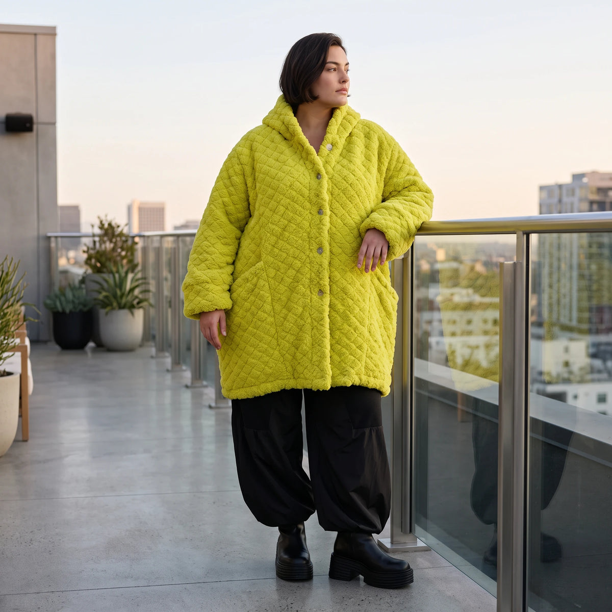 Flauschige limette Teddyjacke in Ballonform mit Kapuze und Taschen für Winterkomfort