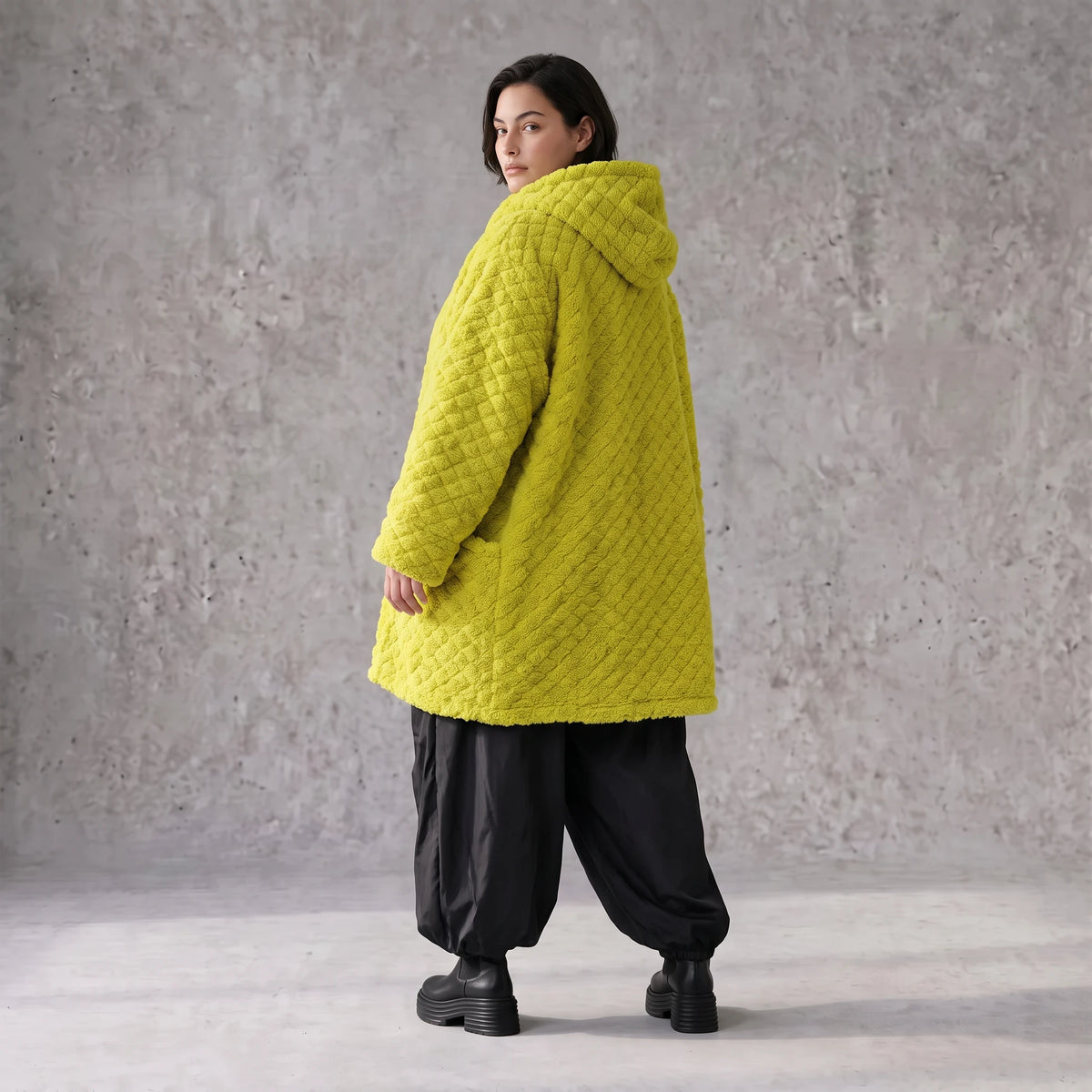 Flauschige limette Teddyjacke in Ballonform mit Kapuze und Taschen für Winterkomfort