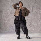 Teddyjacke aus flauschigem Stoff mit Rundhalsausschnitt Knopfleiste und gerundetem Saum