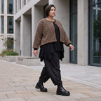 Teddyjacke aus flauschigem Stoff mit Rundhalsausschnitt Knopfleiste und gerundetem Saum