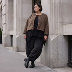 Teddyjacke aus flauschigem Stoff mit Rundhalsausschnitt Knopfleiste und gerundetem Saum