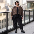 Teddyjacke aus flauschigem Stoff mit Rundhalsausschnitt Knopfleiste und gerundetem Saum