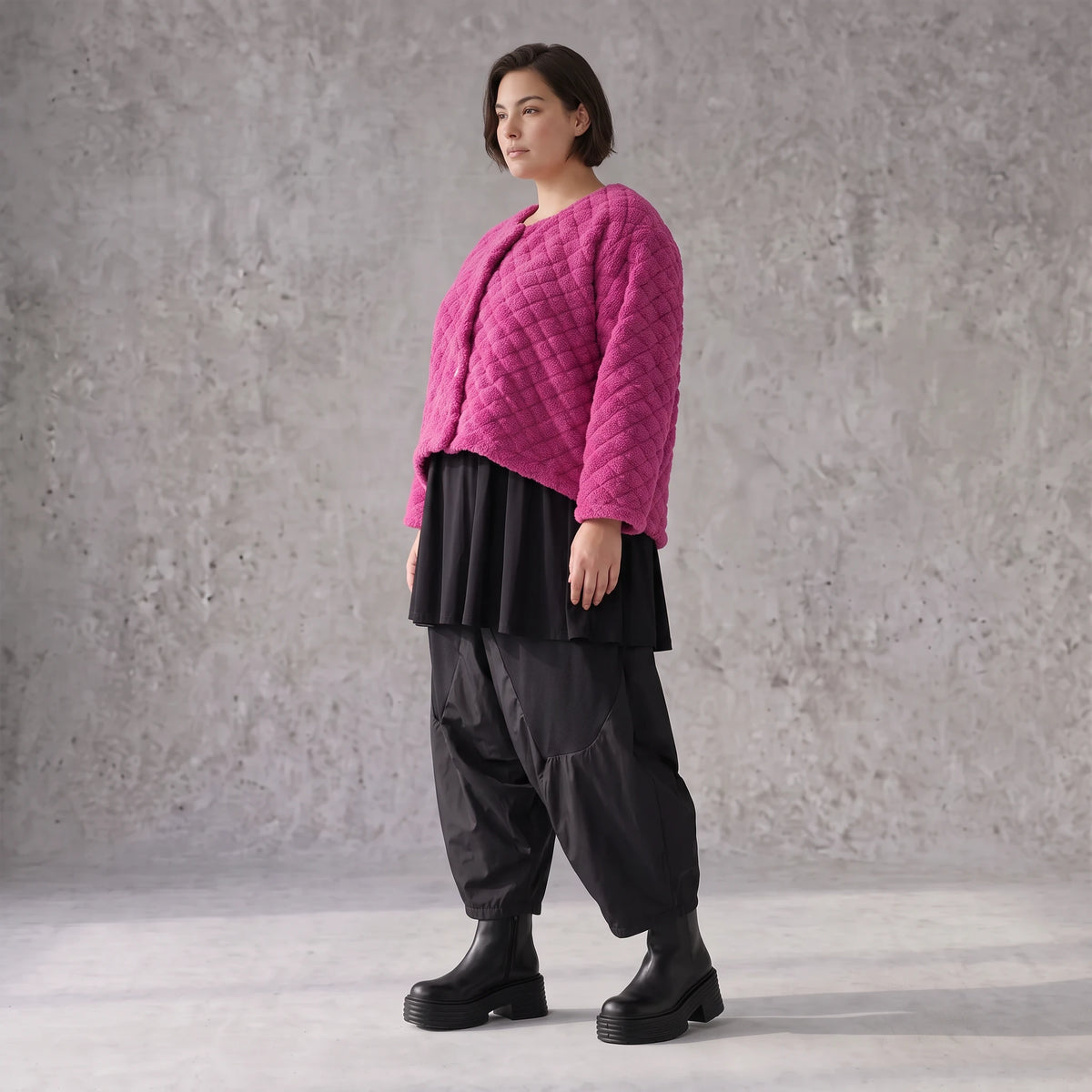 Kuschelige warme Fuchsia Teddyjacke in gerundeter Schnittform für stylische Winterlooks