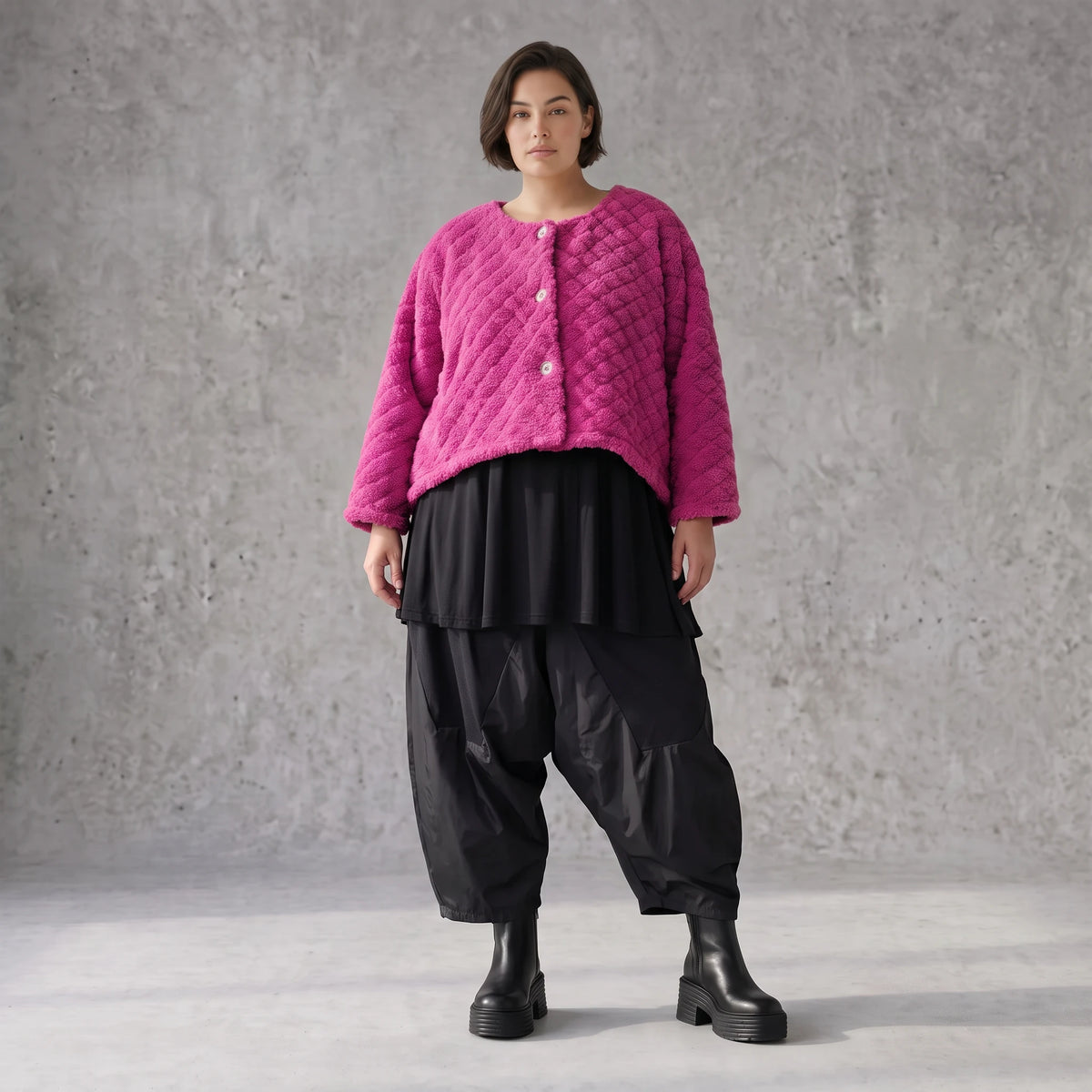 Kuschelige warme Fuchsia Teddyjacke in gerundeter Schnittform für stylische Winterlooks