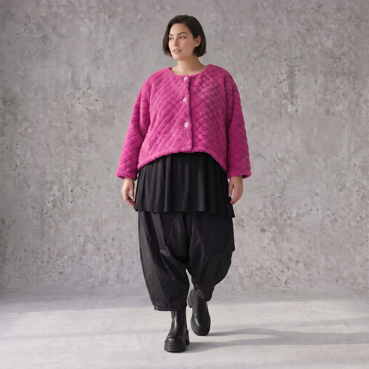 Kuschelige warme Fuchsia Teddyjacke in gerundeter Schnittform für stylische Winterlooks