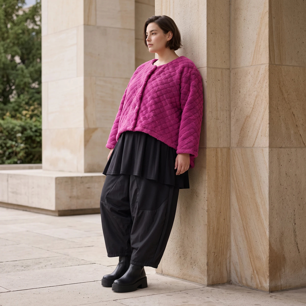 Kuschelige warme Fuchsia Teddyjacke in gerundeter Schnittform für stylische Winterlooks