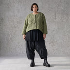 Kuschelige khakifarbene Teddyjacke mit Rundhalsausschnitt Knopfleiste und softer Form