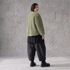 Kuschelige khakifarbene Teddyjacke mit Rundhalsausschnitt Knopfleiste und softer Form