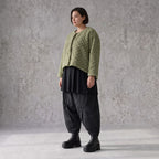 Kuschelige khakifarbene Teddyjacke mit Rundhalsausschnitt Knopfleiste und softer Form