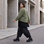 Kuschelige khakifarbene Teddyjacke mit Rundhalsausschnitt Knopfleiste und softer Form