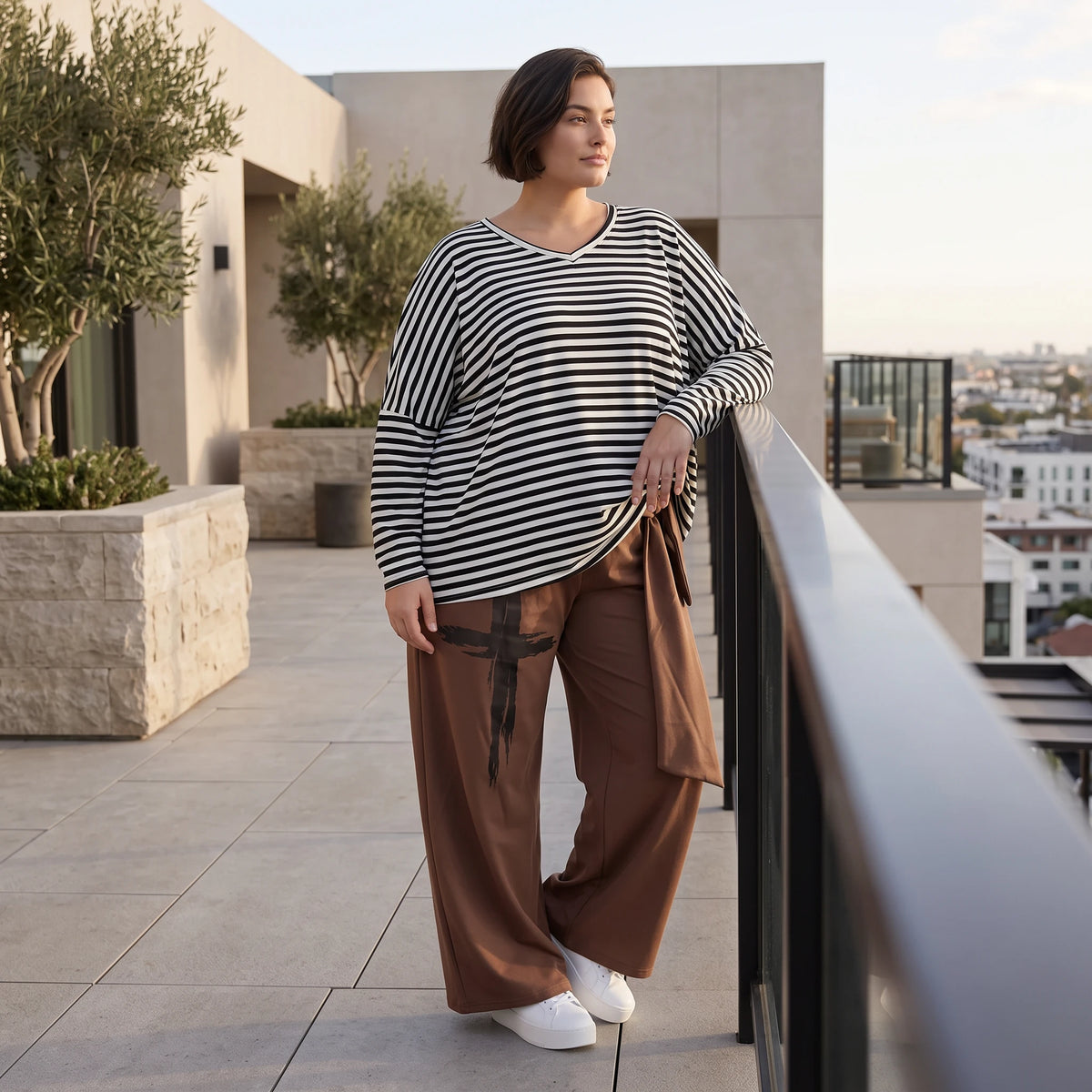Marlenehose aus weichem Fleece mit Bindegürtel und weitem fließendem Bein winterwarm