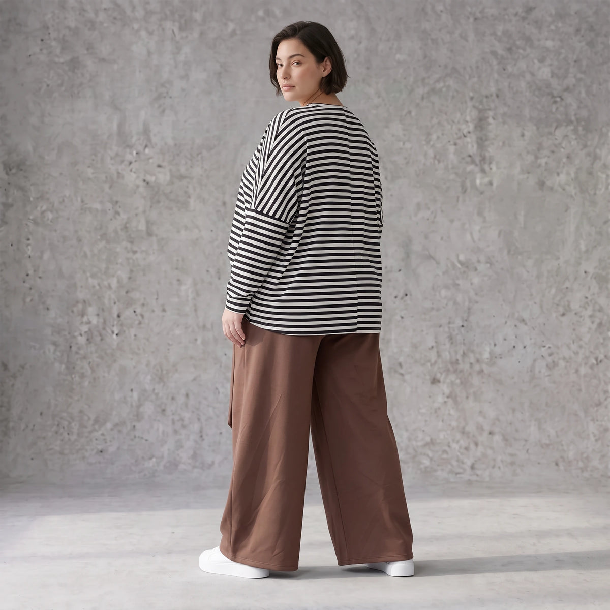 Marlenehose aus weichem Fleece mit Bindegürtel und weitem fließendem Bein winterwarm