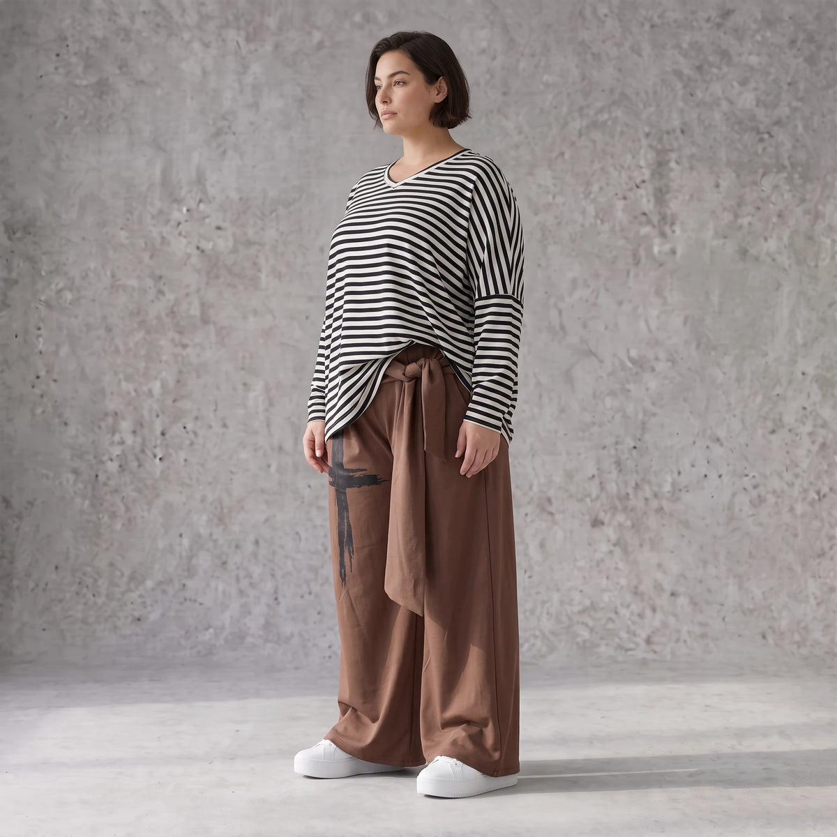 Marlenehose aus weichem Fleece mit Bindegürtel und weitem fließendem Bein winterwarm