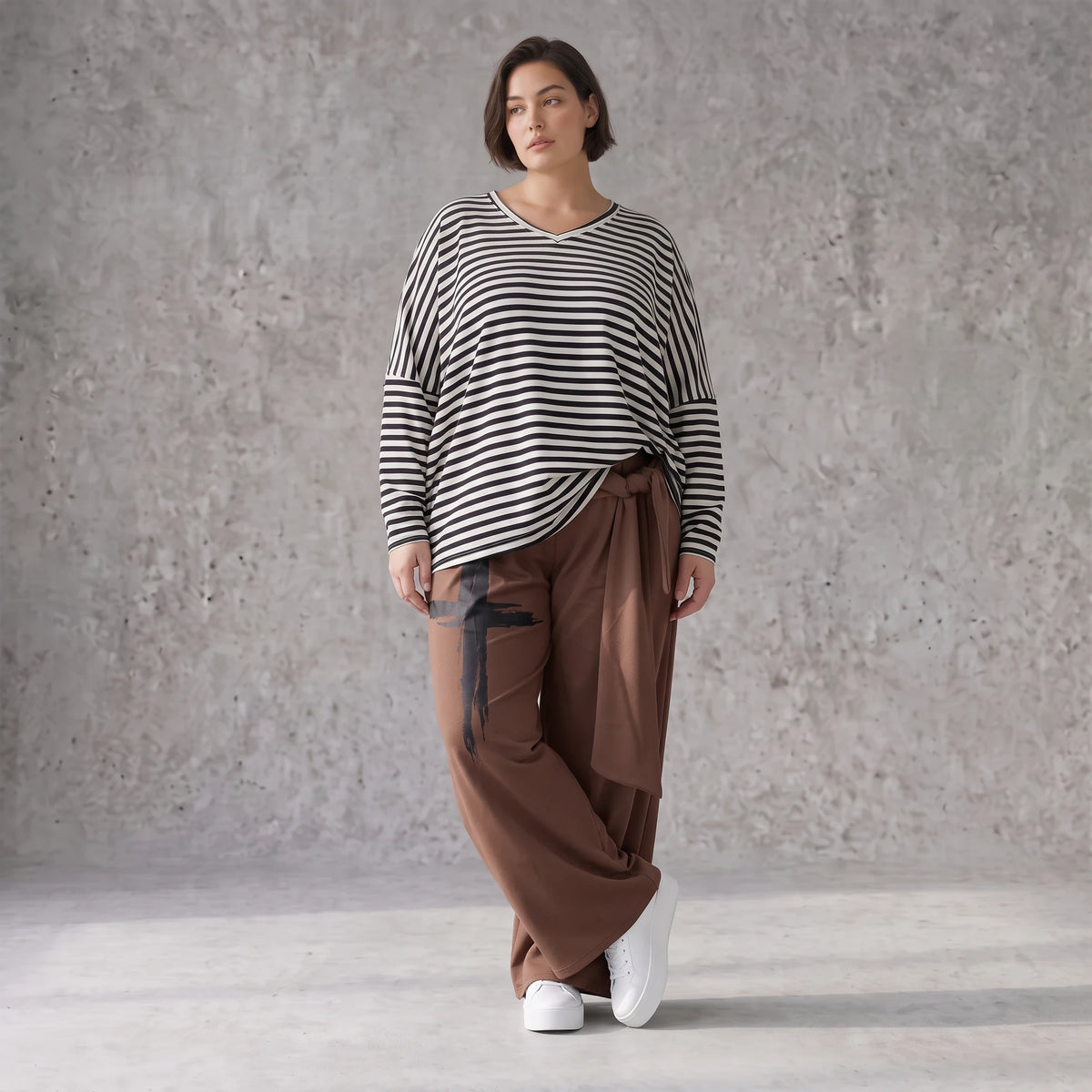 Marlenehose aus weichem Fleece mit Bindegürtel und weitem fließendem Bein winterwarm