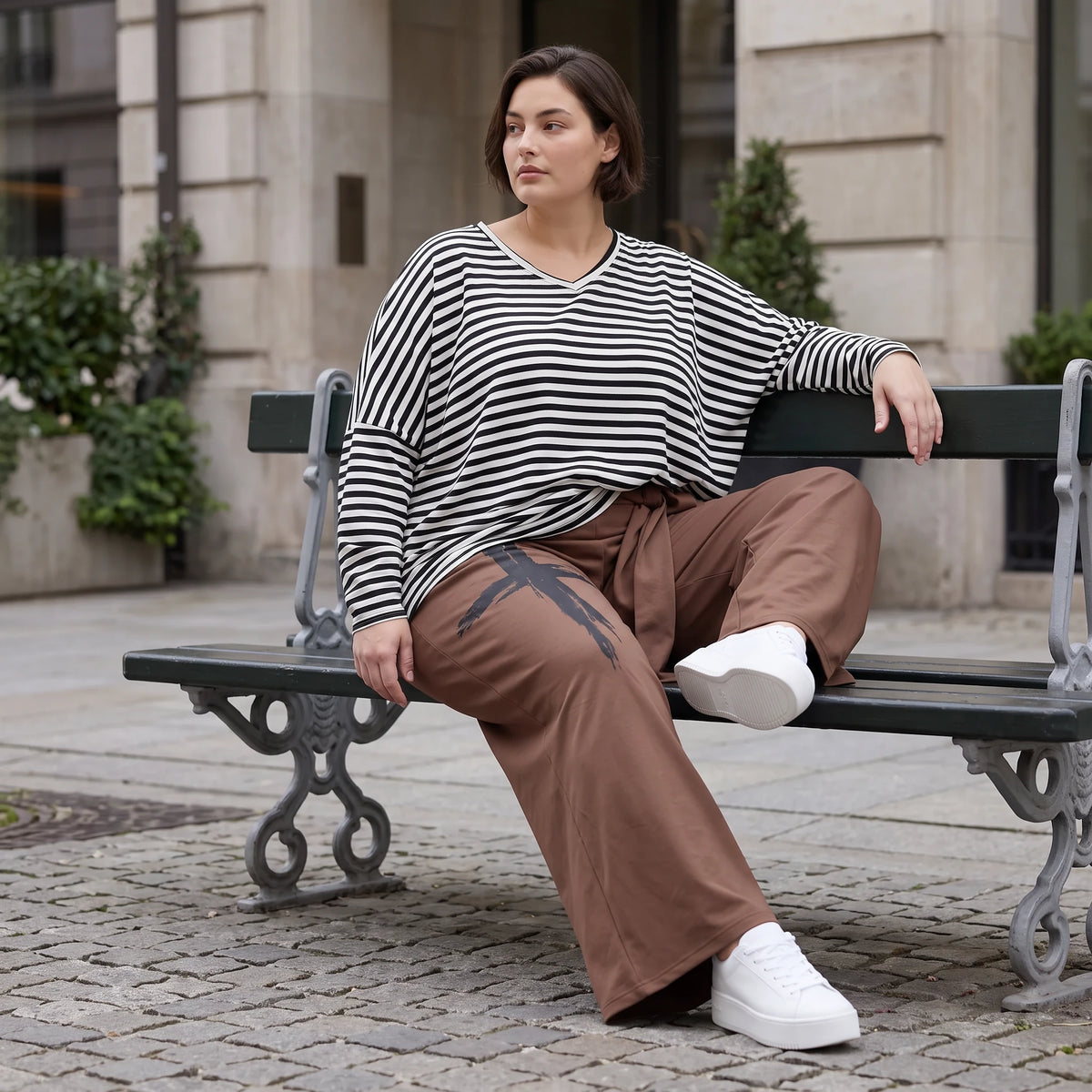 Marlenehose aus weichem Fleece mit Bindegürtel und weitem fließendem Bein winterwarm