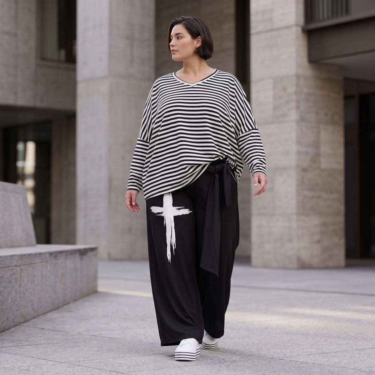 Warme Fleece Marlenehose mit elastischem Bund und Bindegürtel im weiten Komfortschnitt