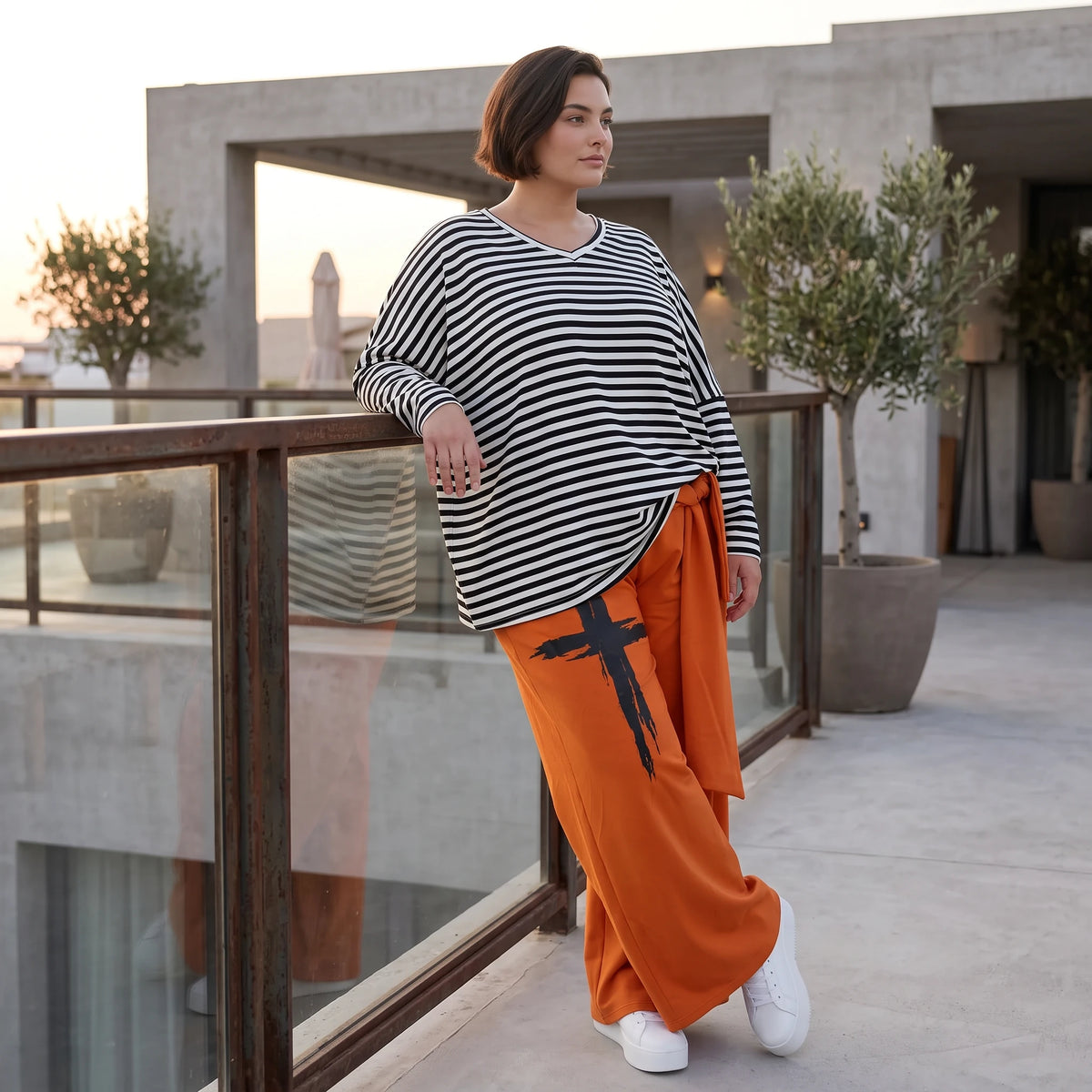 Marlenehose aus weichem Fleece mit Stretch und elastischem Bund mit Bindegürtel für Winter