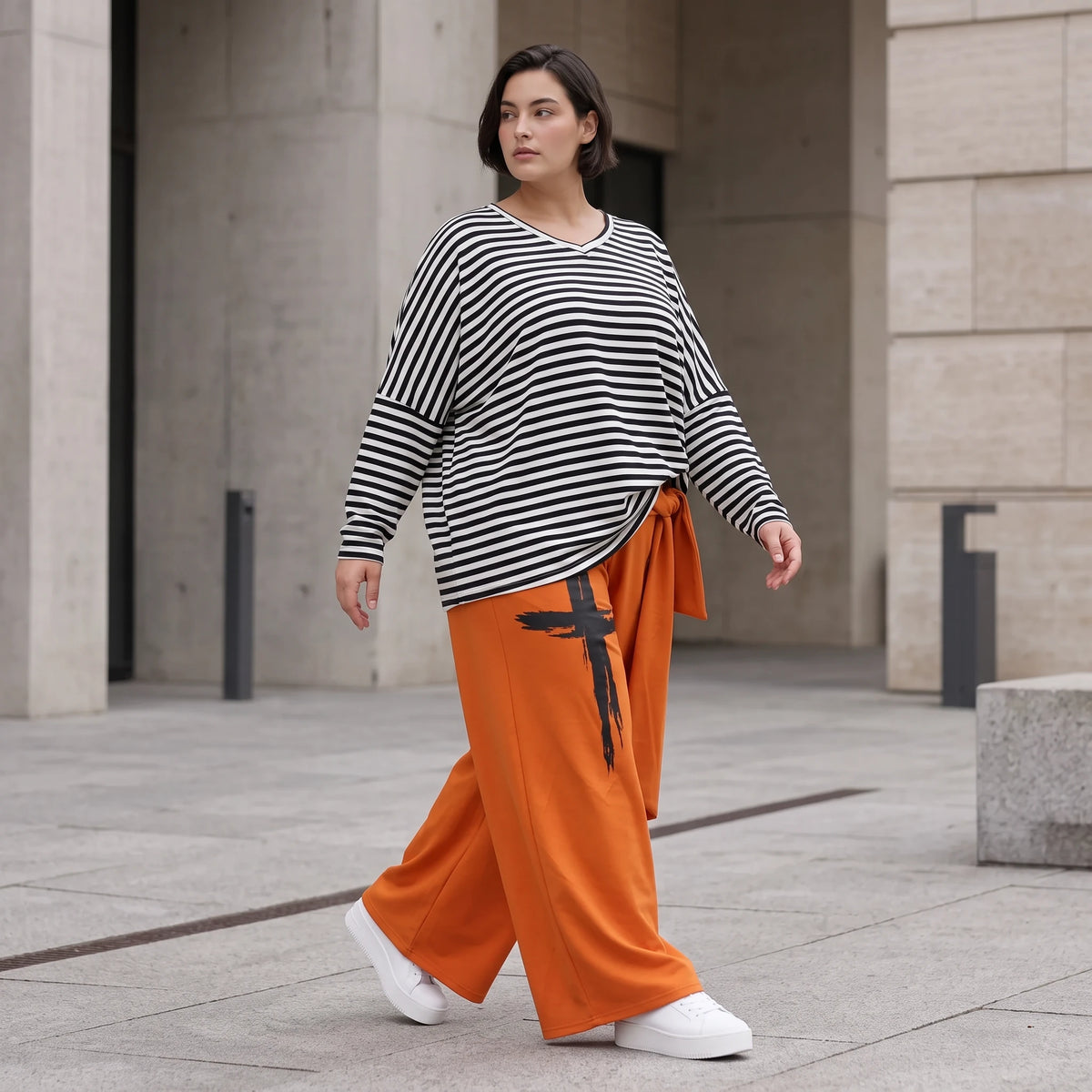 Marlenehose aus weichem Fleece mit Stretch und elastischem Bund mit Bindegürtel für Winter