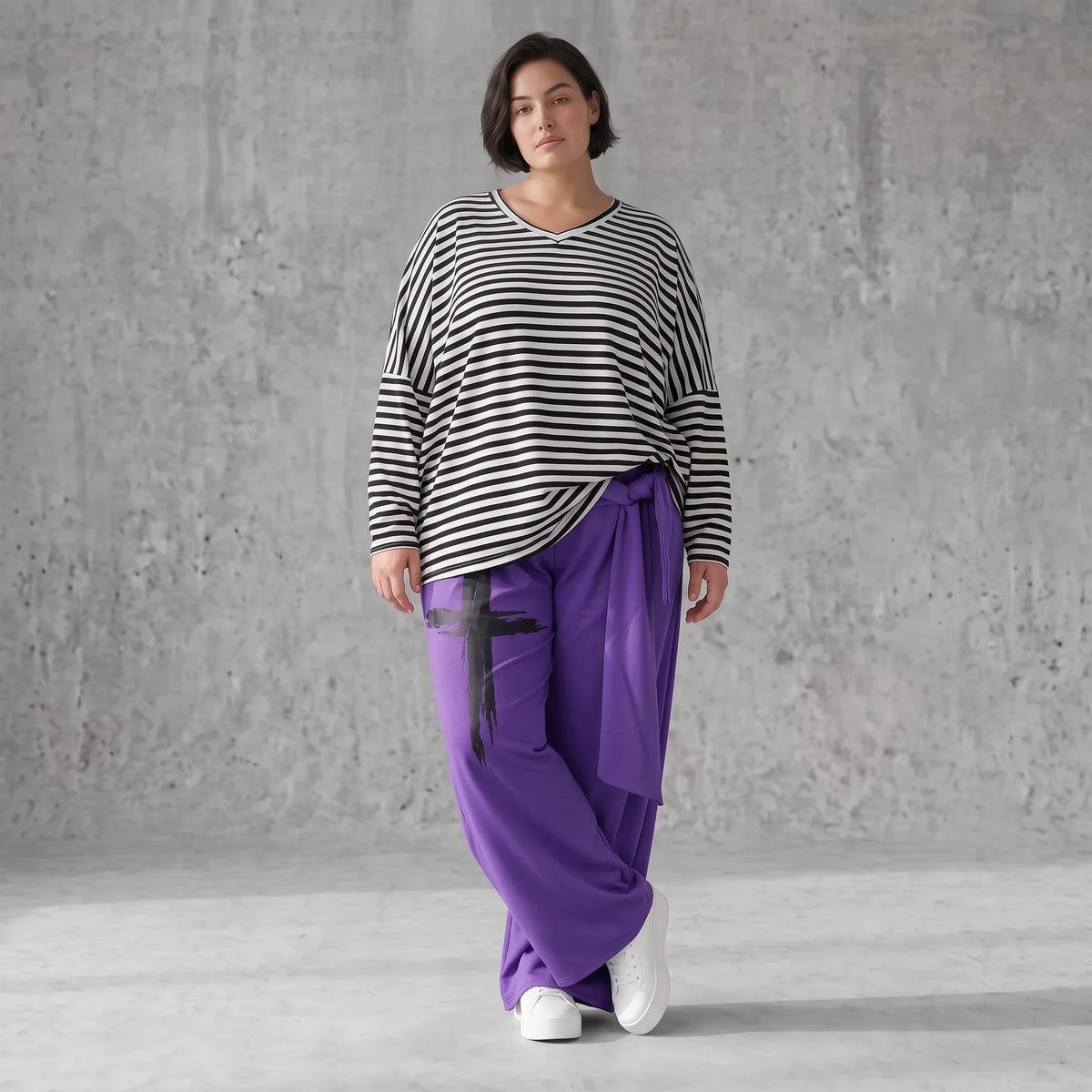 Lila Marlenehose aus weichem warmem Fleece mit Elasthan elastischem Bund und Bindegürtel