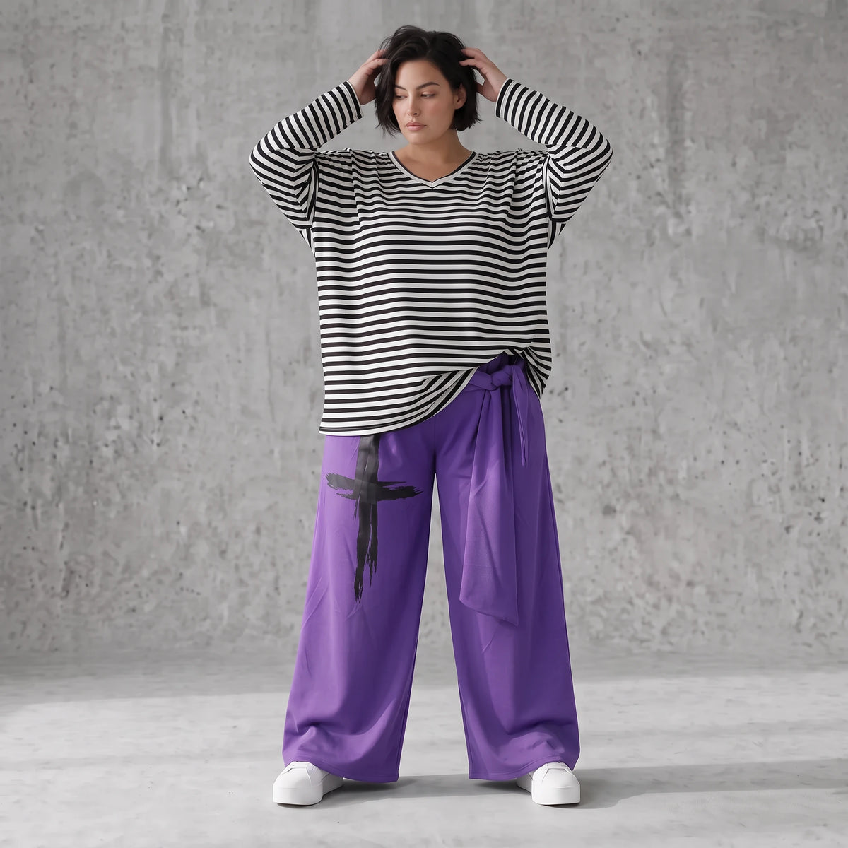 Lila Marlenehose aus weichem warmem Fleece mit Elasthan elastischem Bund und Bindegürtel