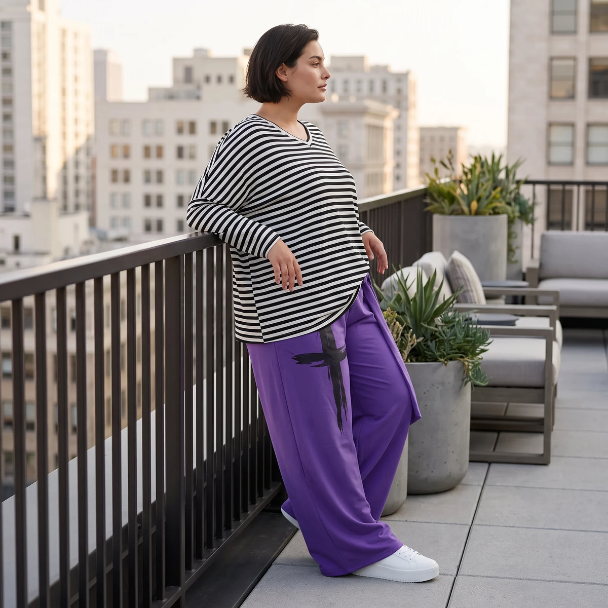 Lila Marlenehose aus weichem warmem Fleece mit Elasthan elastischem Bund und Bindegürtel