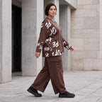 Braune Ballonhose aus weichem Fleece mit elastischem Bund und Taschen mit Klappe vorn