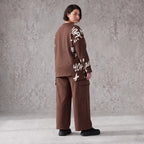 Braune Ballonhose aus weichem Fleece mit elastischem Bund und Taschen mit Klappe vorn