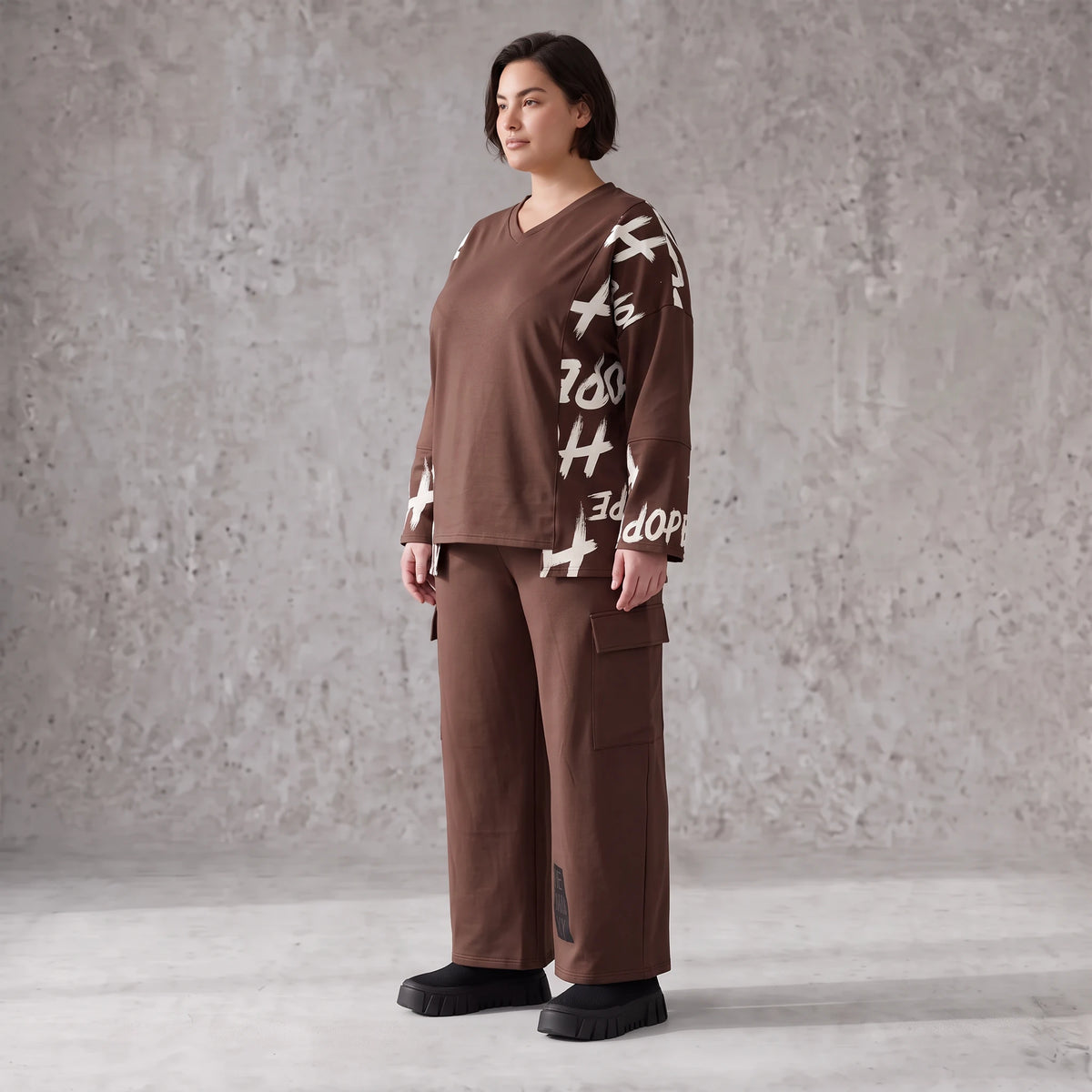 Braune Ballonhose aus weichem Fleece mit elastischem Bund und Taschen mit Klappe vorn