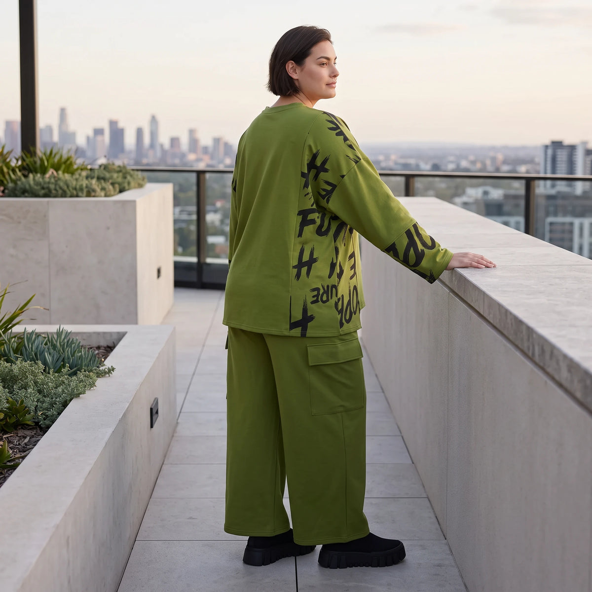 Ballonhose aus weichem Fleece in Olivgrün mit Stretch und elastischem Bund bequem lässig