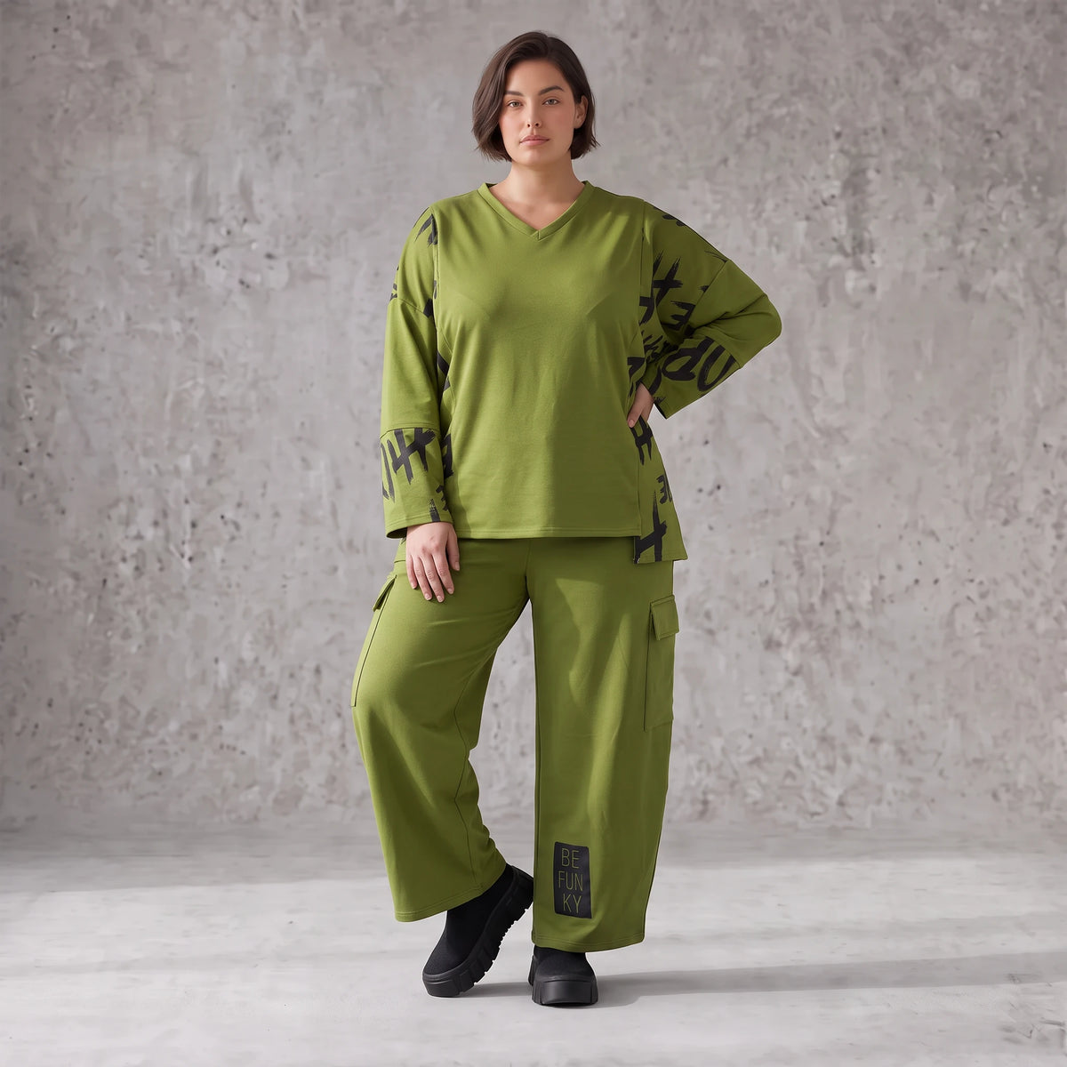 Ballonhose aus weichem Fleece in Olivgrün mit Stretch und elastischem Bund bequem lässig