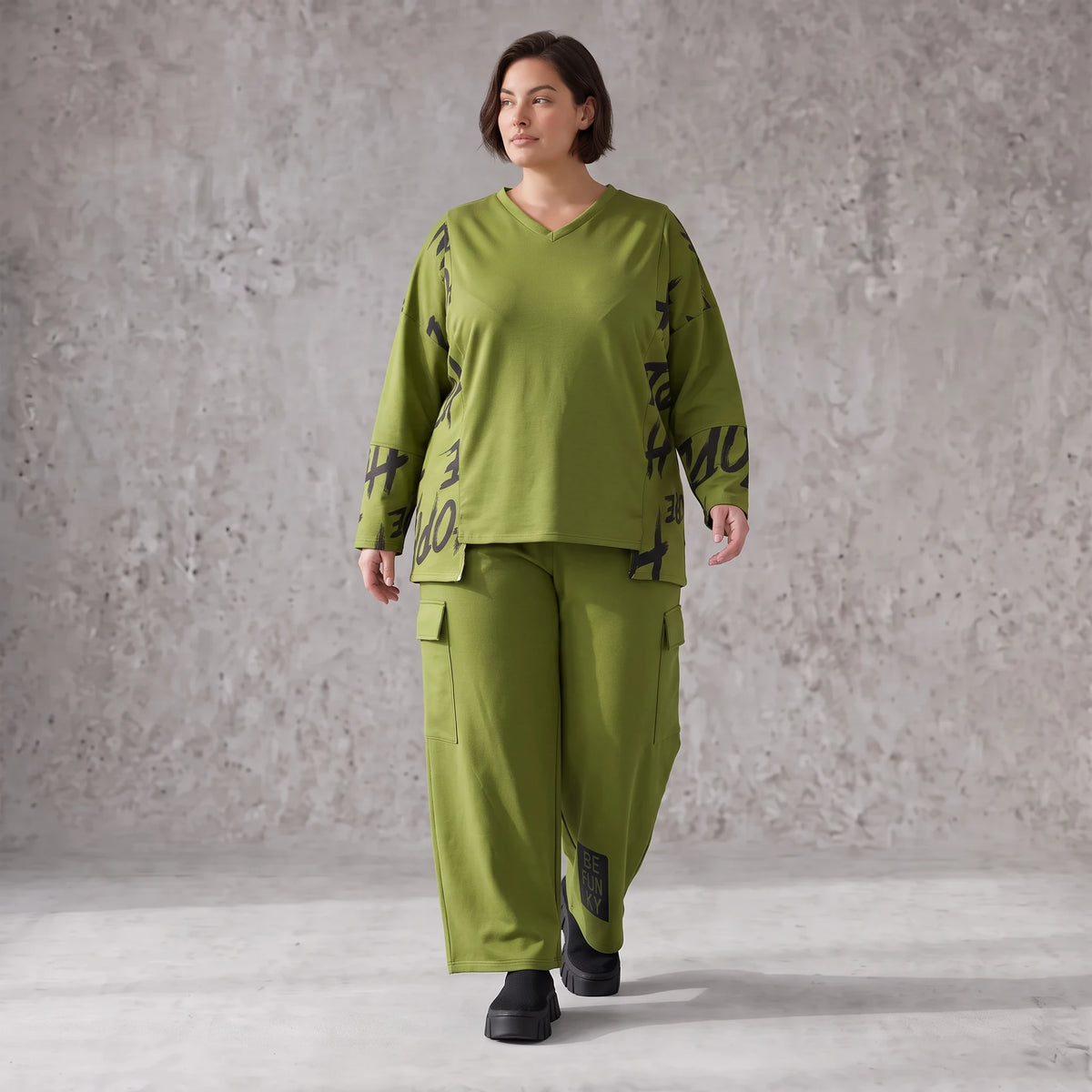 Ballonhose aus weichem Fleece in Olivgrün mit Stretch und elastischem Bund bequem lässig