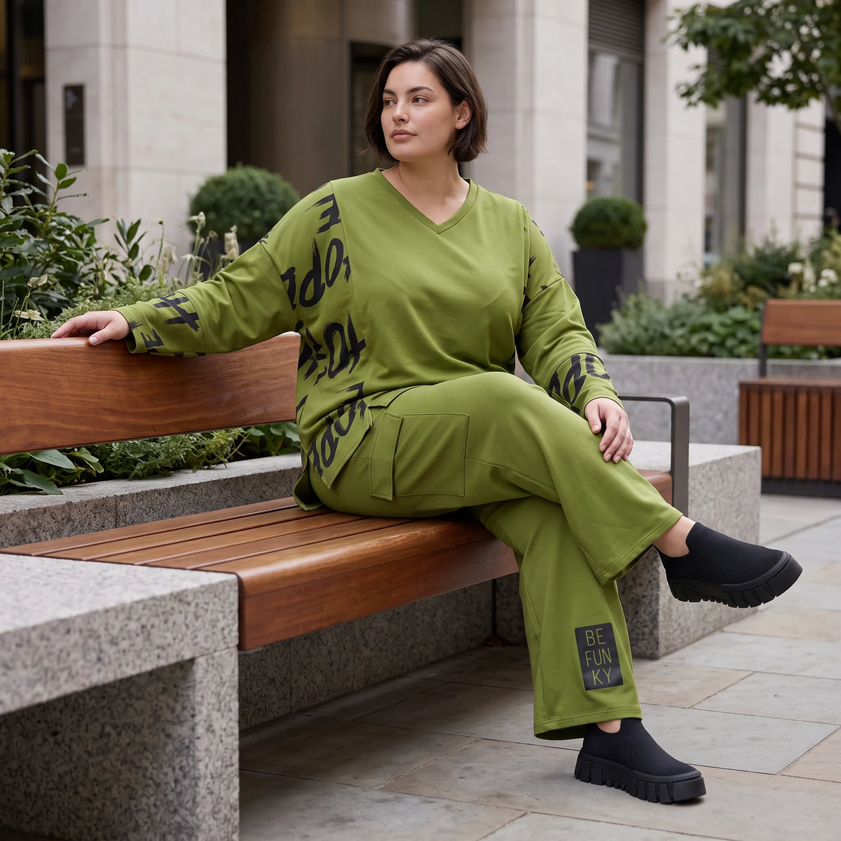 Ballonhose aus weichem Fleece in Olivgrün mit Stretch und elastischem Bund bequem lässig