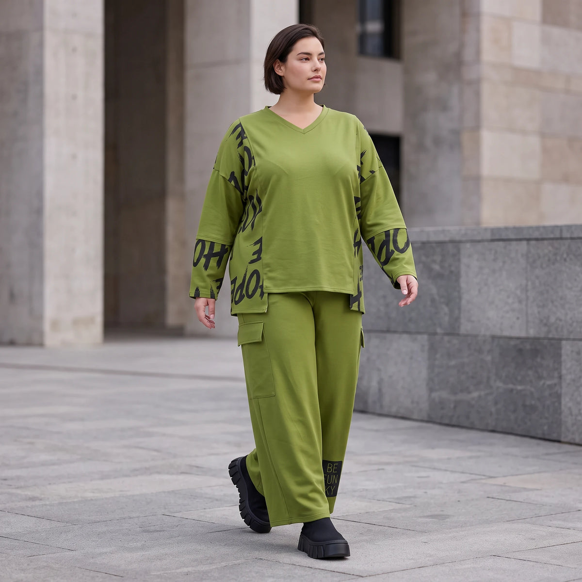 Ballonhose aus weichem Fleece in Olivgrün mit Stretch und elastischem Bund bequem lässig