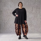Ballonhose aus Stretch Twill in Rost/Weiß mit weitem Bein und elastischem Bund mit Taschen