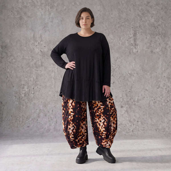 Ballonhose aus Stretch Twill in Rost/Weiß mit weitem Bein und elastischem Bund mit Taschen