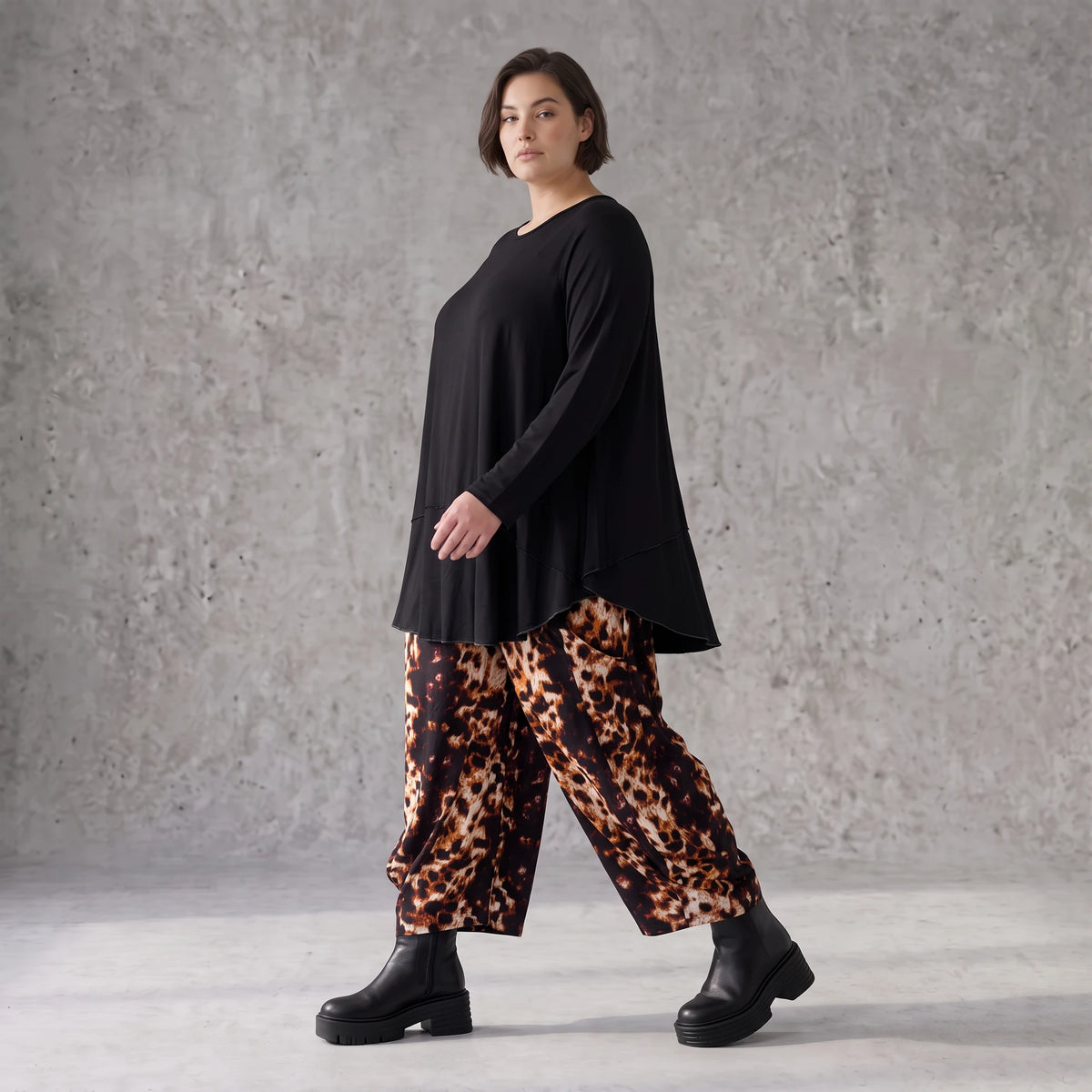 Ballonhose aus Stretch Twill in Rost/Weiß mit weitem Bein und elastischem Bund mit Taschen