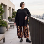 Ballonhose aus Stretch Twill in Rost/Weiß mit weitem Bein und elastischem Bund mit Taschen