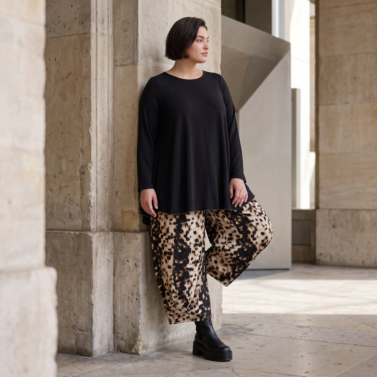 Braun/Weiße Ballonhose aus Stretch Twill mit Elastikbund und weitem Bein im Schlupfstil