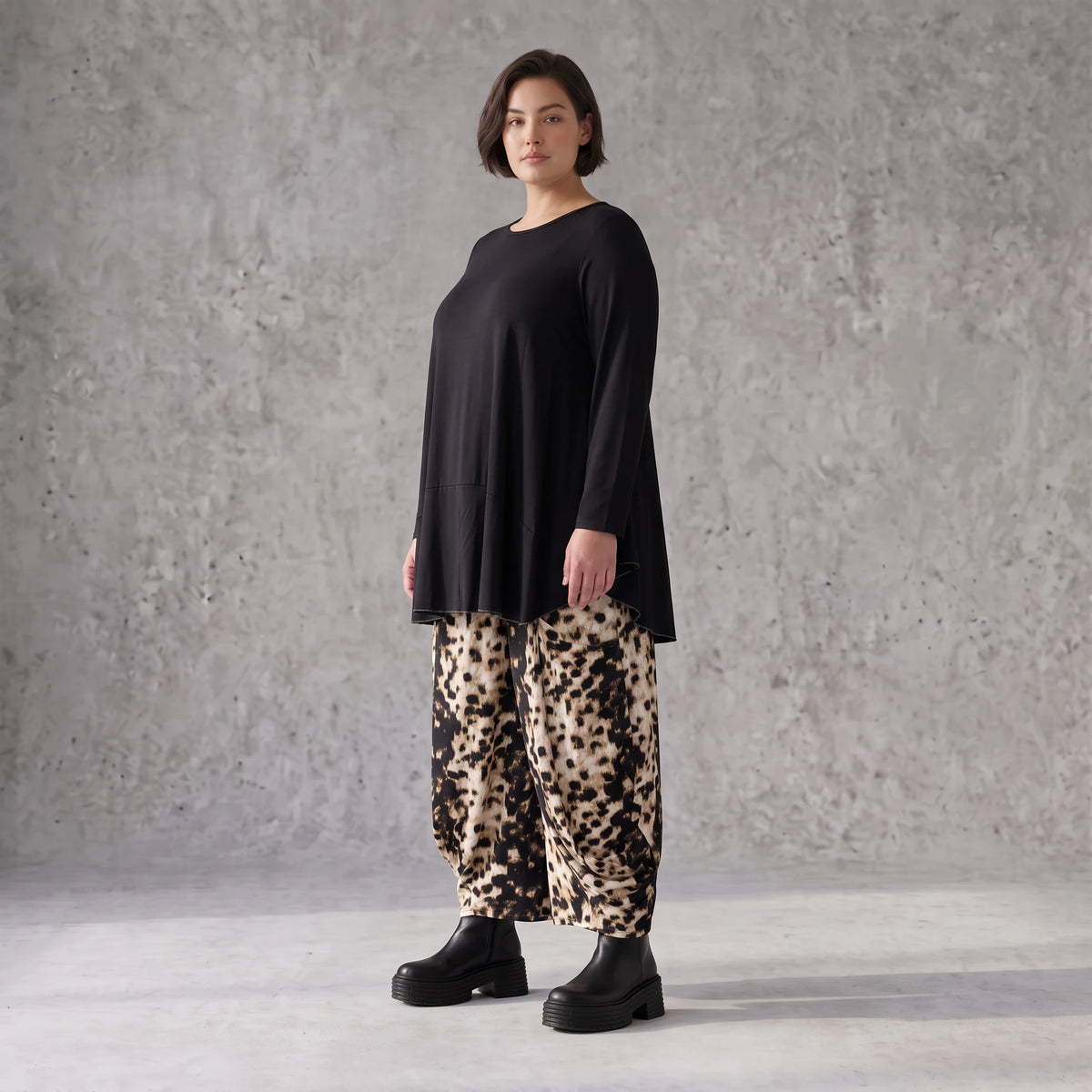 Braun/Weiße Ballonhose aus Stretch Twill mit Elastikbund und weitem Bein im Schlupfstil