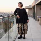Braun/Weiße Ballonhose aus Stretch Twill mit Elastikbund und weitem Bein im Schlupfstil