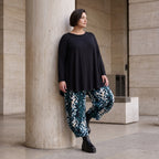 Ballonhose aus Petrol/Weiß Twill mit elastischem Bund weitem Bein und praktischen Taschen