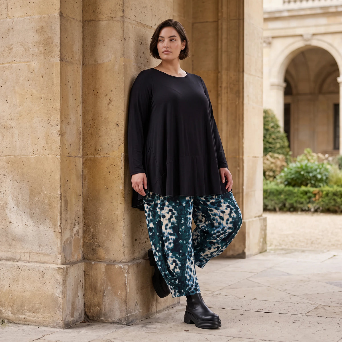 Ballonhose aus Petrol/Weiß Twill mit elastischem Bund weitem Bein und praktischen Taschen