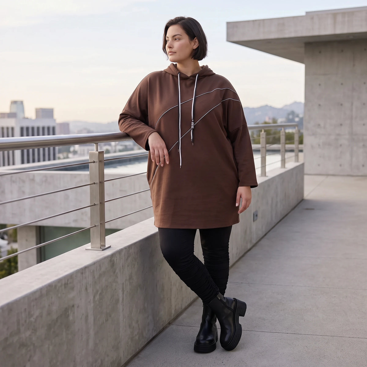 Kuscheliger Fleecehoodie mit Kapuze Tunnelzug Seitentaschen und Stretch in Geradschnitt