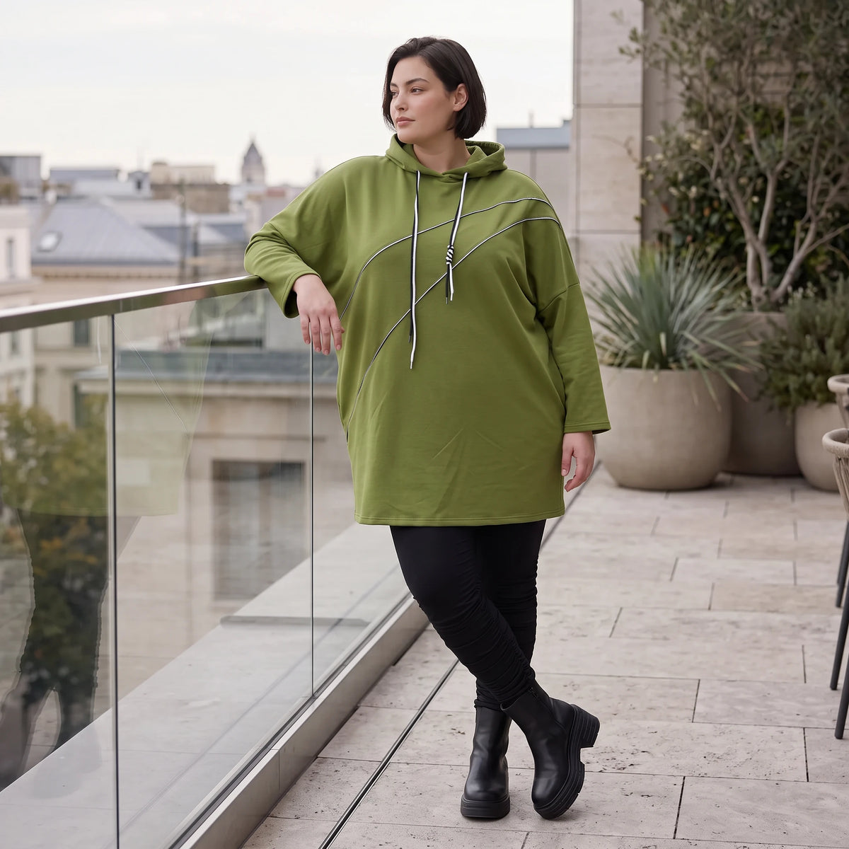 Olivgruener Fleece Hoody mit Stretchkomfort im geraden Schnitt warm und alltagstauglich