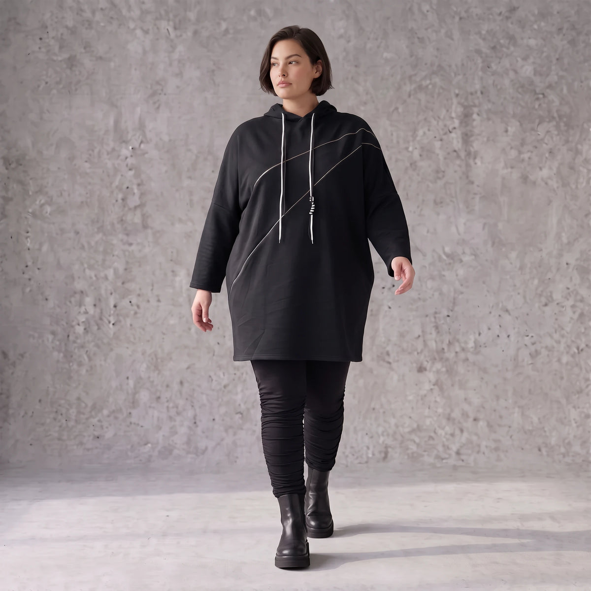 Schwarzer Fleece Hoody mit Stretch in gerader Form kuschelig weich und herrlich bequem